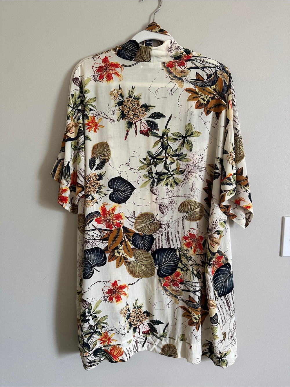 Cream tie-waist kimono - Picture 11 of 11